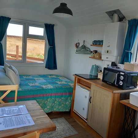 Hillside Camping Pods And Shepherd'S Hut Wick  Exteriör bild