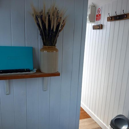 Hillside Camping Pods And Shepherd'S Hut Wick  Exteriör bild